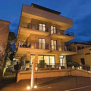 https://residence-ascot.emilia-romagnahotels.net